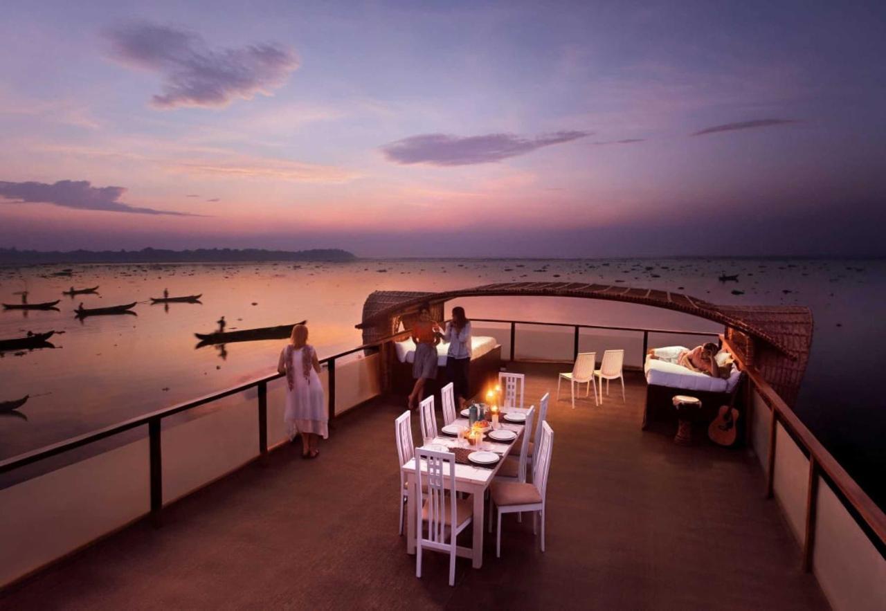 Cosy Premium Houseboats Hotel Alappuzha Kültér fotó