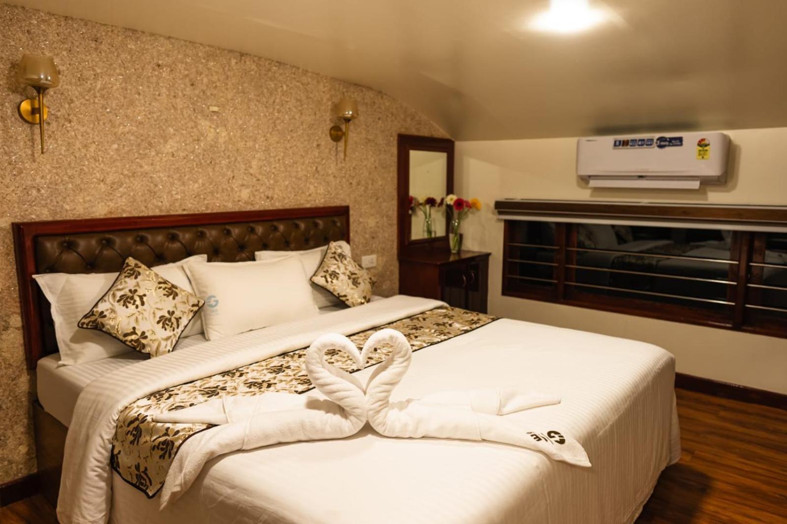 Cosy Premium Houseboats Hotel Alappuzha Kültér fotó