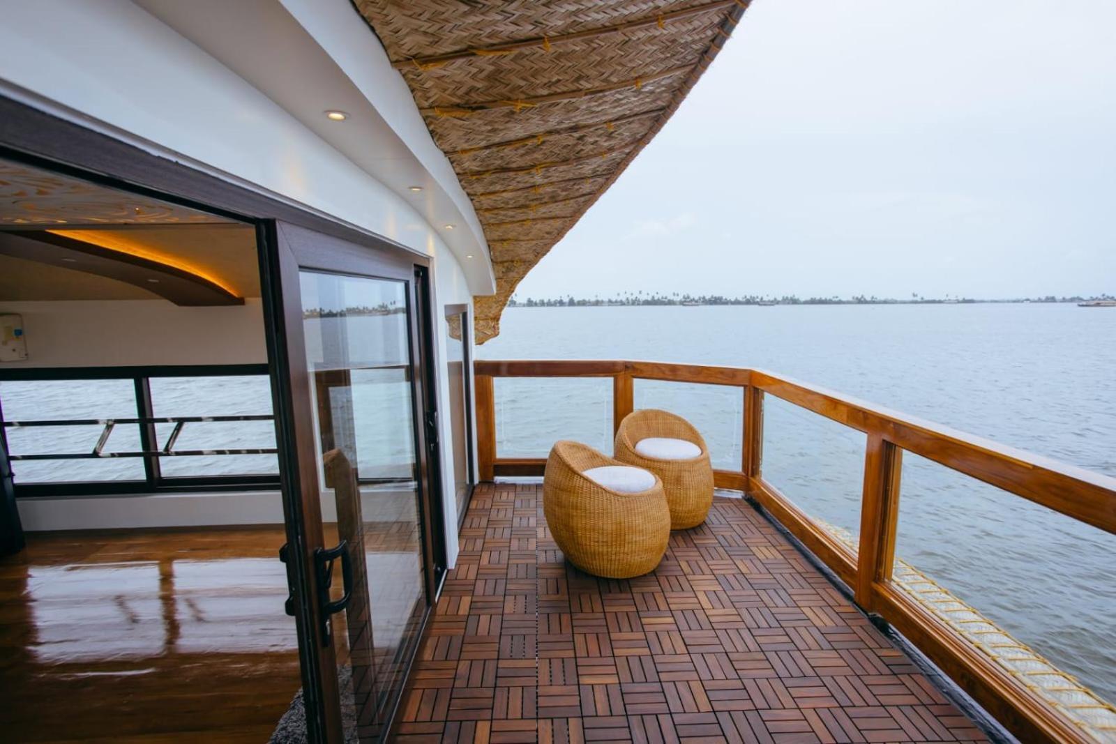 Cosy Premium Houseboats Hotel Alappuzha Kültér fotó