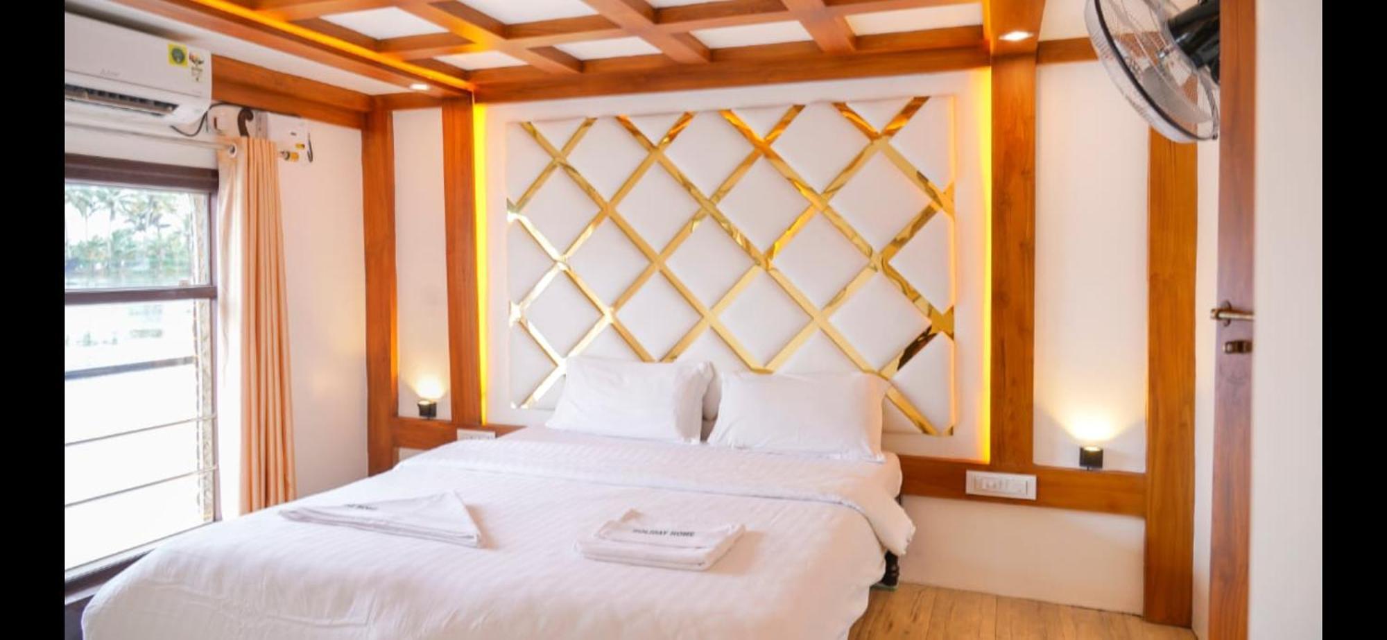 Cosy Premium Houseboats Hotel Alappuzha Kültér fotó