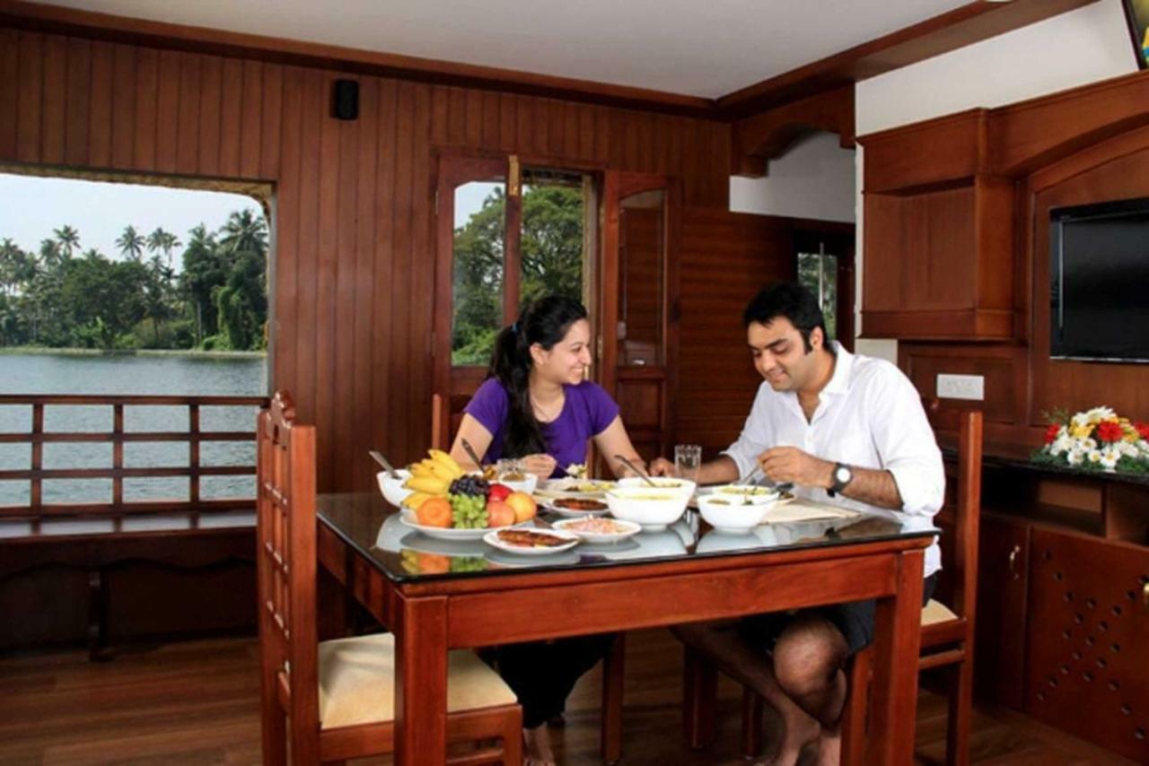 Cosy Premium Houseboats Hotel Alappuzha Kültér fotó