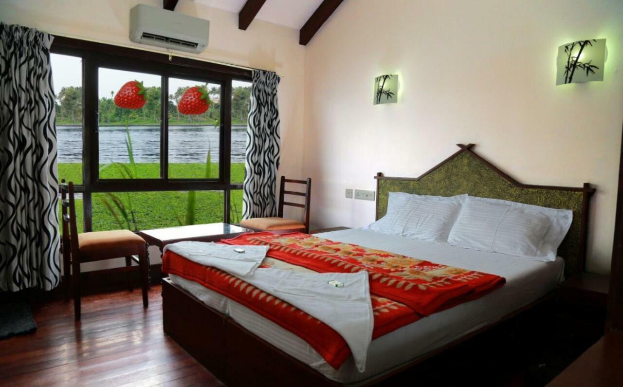 Cosy Premium Houseboats Hotel Alappuzha Kültér fotó