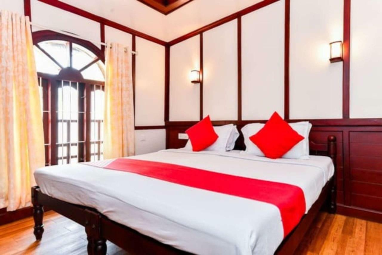 Cosy Premium Houseboats Hotel Alappuzha Kültér fotó