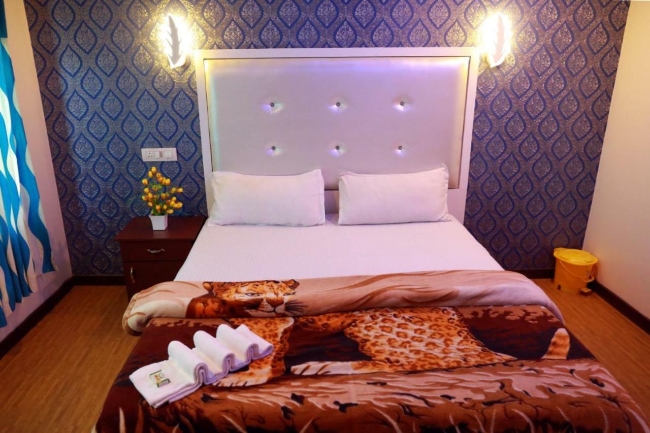 Cosy Premium Houseboats Hotel Alappuzha Kültér fotó