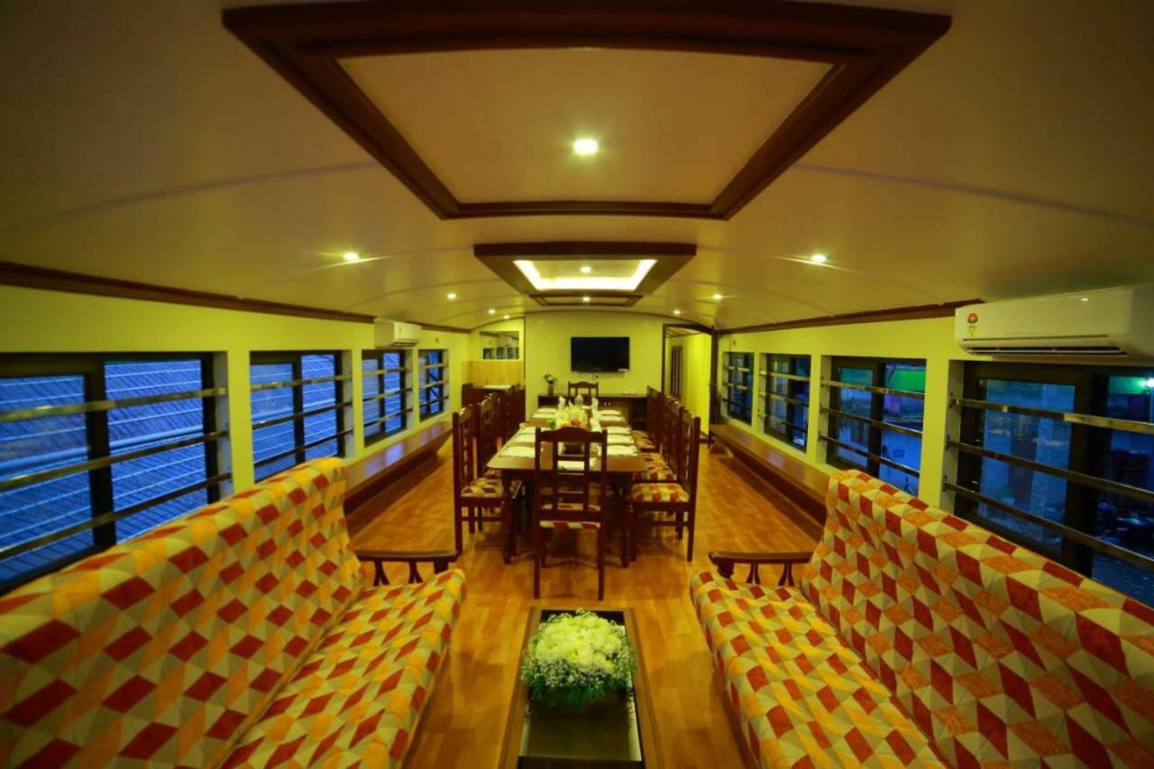 Cosy Premium Houseboats Hotel Alappuzha Kültér fotó