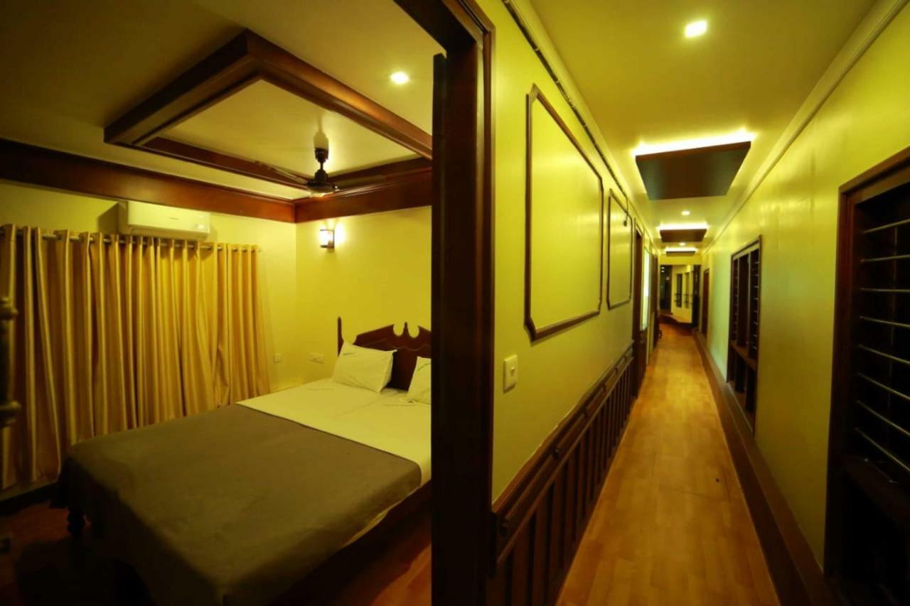 Cosy Premium Houseboats Hotel Alappuzha Kültér fotó