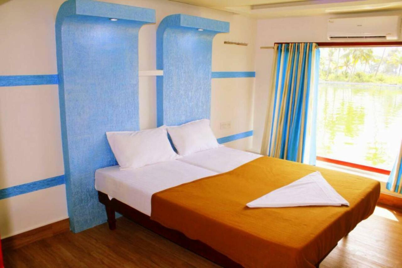 Cosy Premium Houseboats Hotel Alappuzha Kültér fotó
