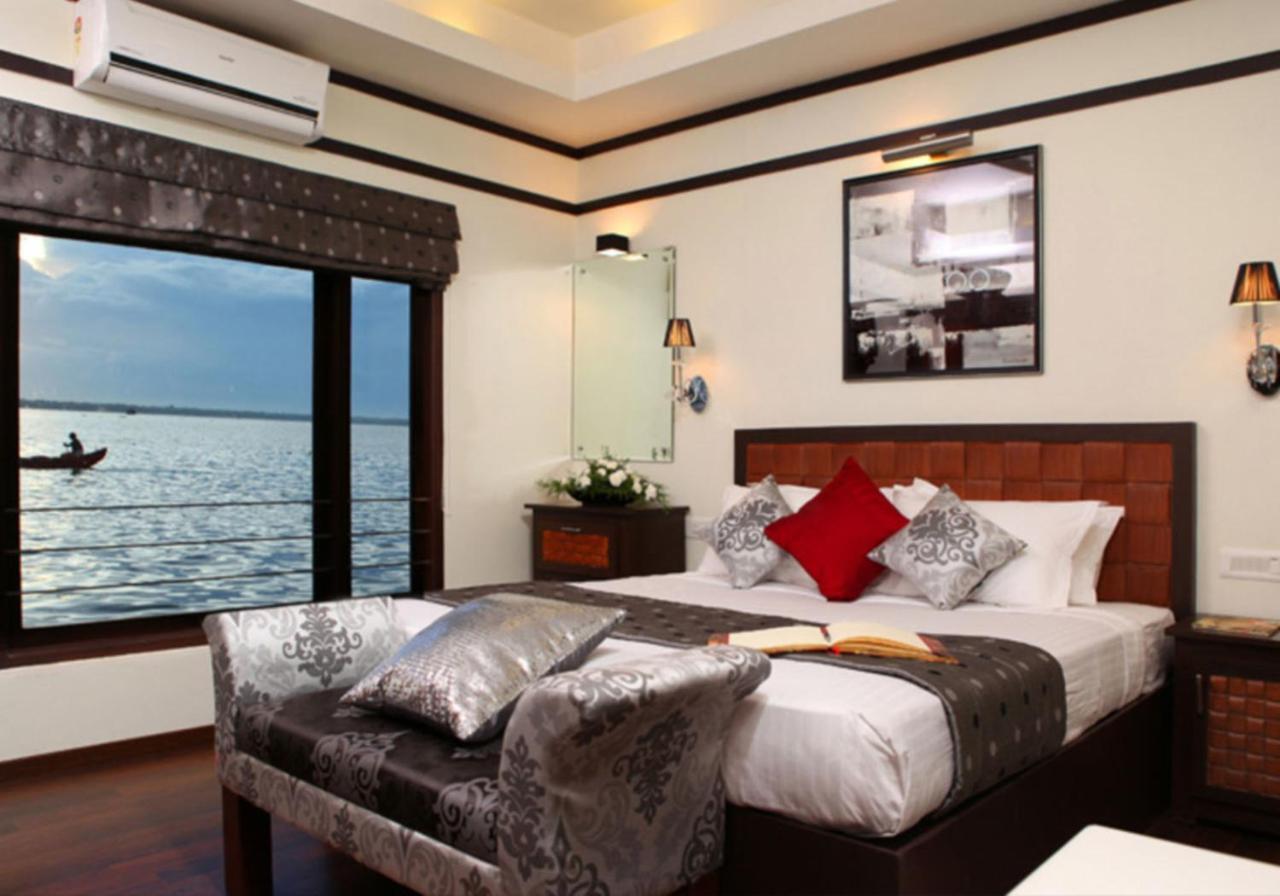 Cosy Premium Houseboats Hotel Alappuzha Kültér fotó