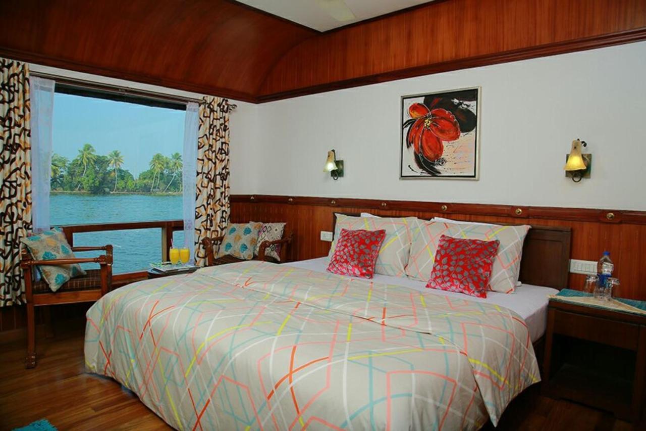 Cosy Premium Houseboats Hotel Alappuzha Kültér fotó